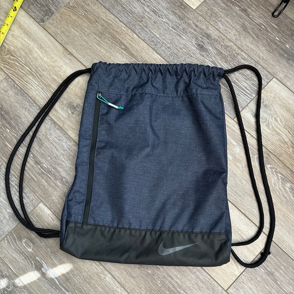 🛍️ Unisex Nike bag/ backpack 18” HX14” W excellent condition - Picture 4 of 10